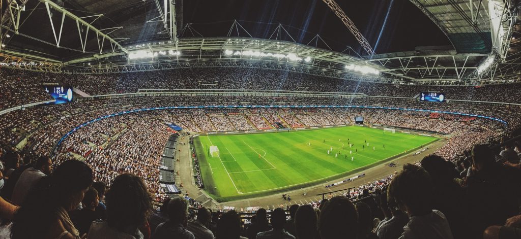 Stadio con partita di calcio