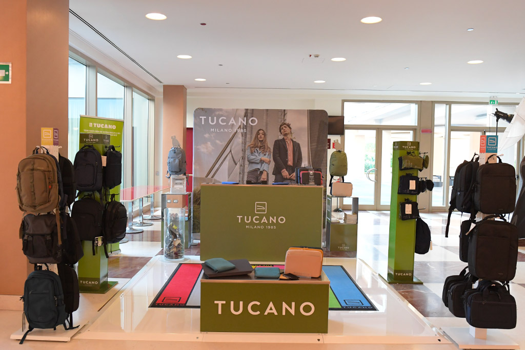 tucano_stand